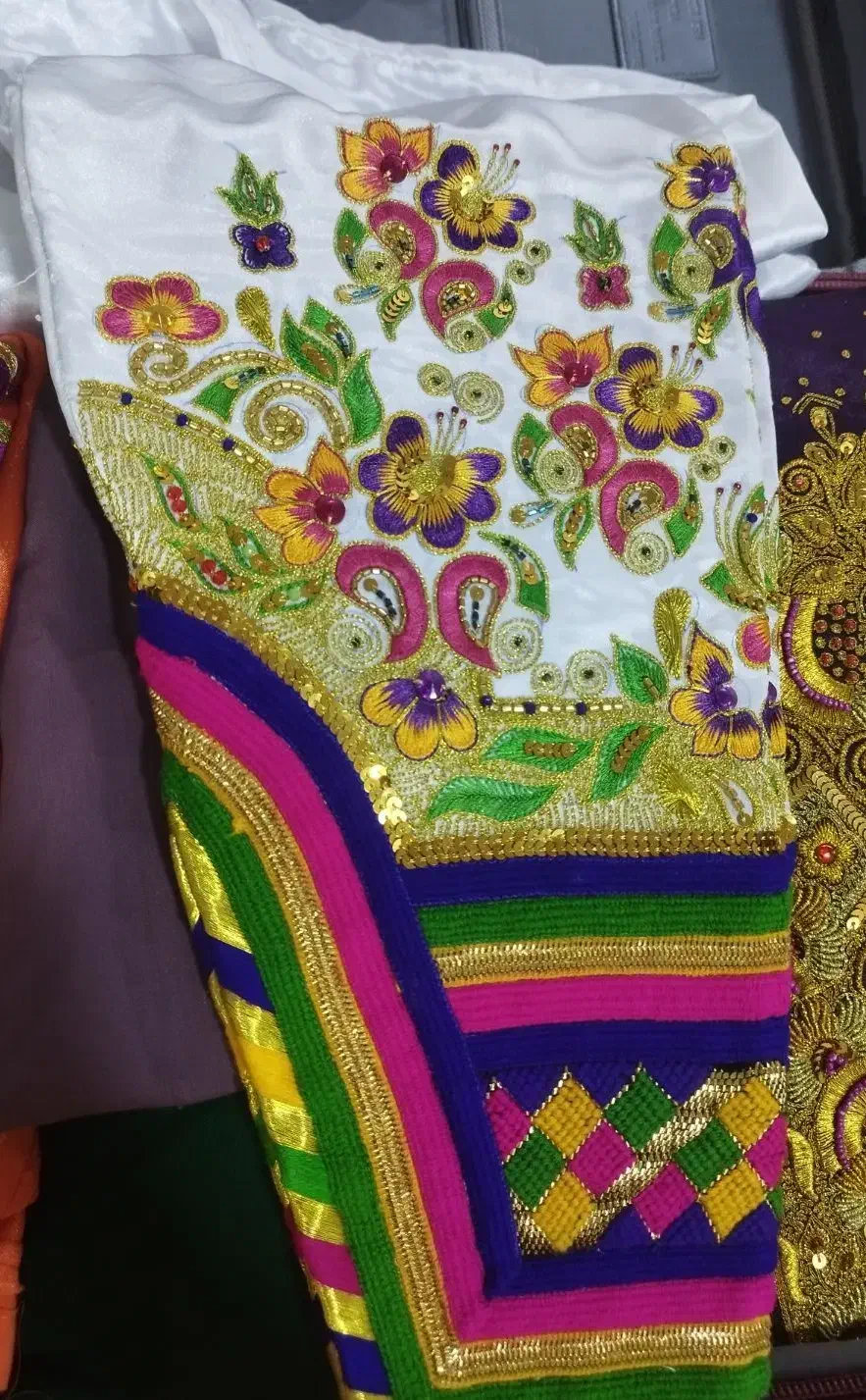 شلواربندری|لباس|قلعه قاضی, |دیوار