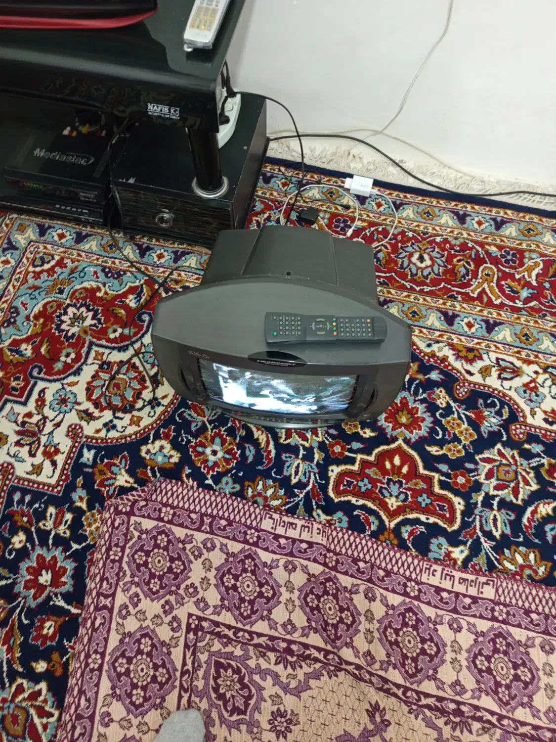 تلویزیون ۱۴ اینچ رنگی|تلویزیون و پروژکتور|بروجرد, |دیوار