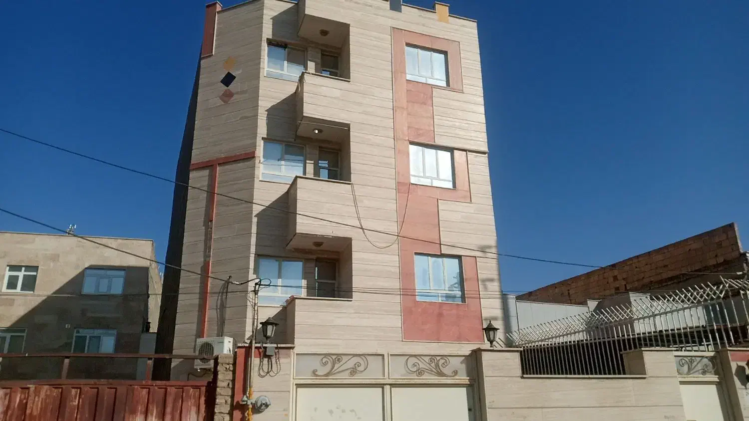 آپارتمان ۹۵ متری در ۲۸ متری امام ۳واحدی و موارد د|فروش آپارتمان|شاهرود, |دیوار