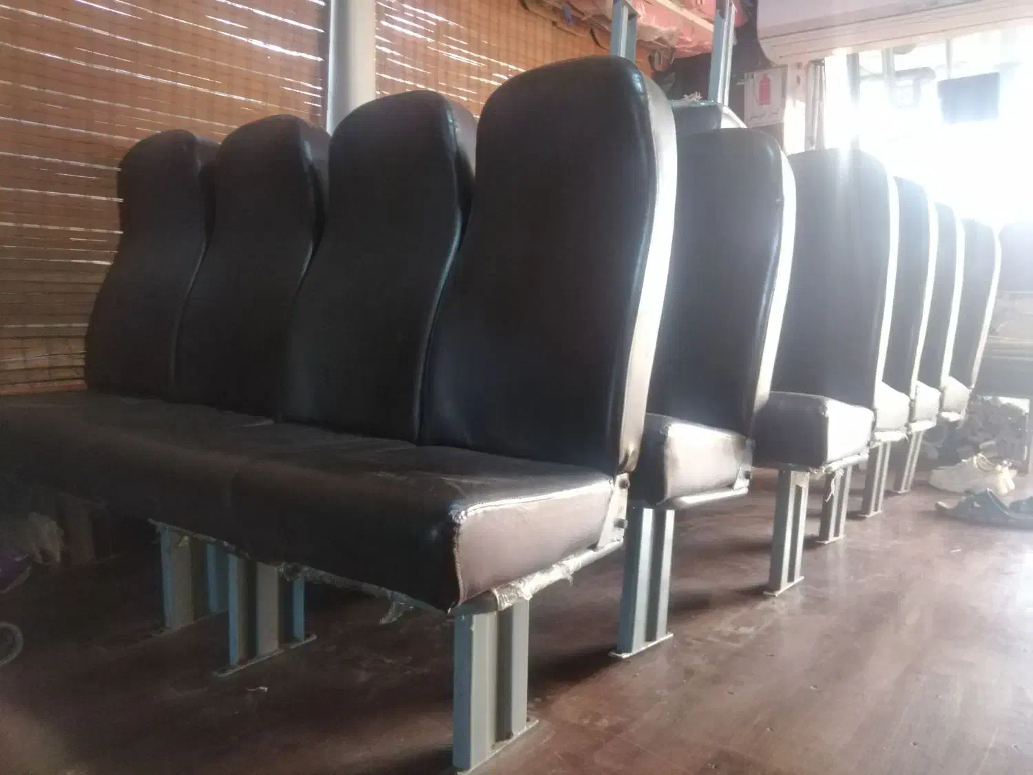 صندلی اتوبوسی|صندلی و نیمکت|کیش, |دیوار