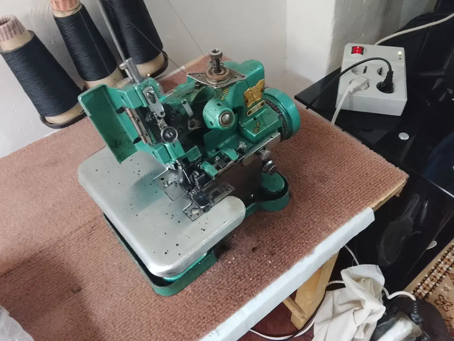 چرخ سردوز پروانه|چرخ خیاطی و ریسندگی|بومهن, |دیوار