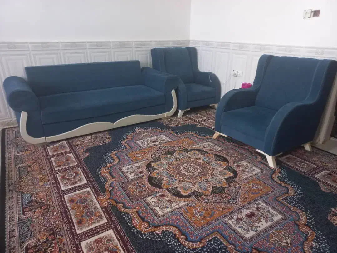 مبل پنج نفره سالم و تمیز|مبلمان خانگی و میز عسلی|شیراز, شاپورجان|دیوار