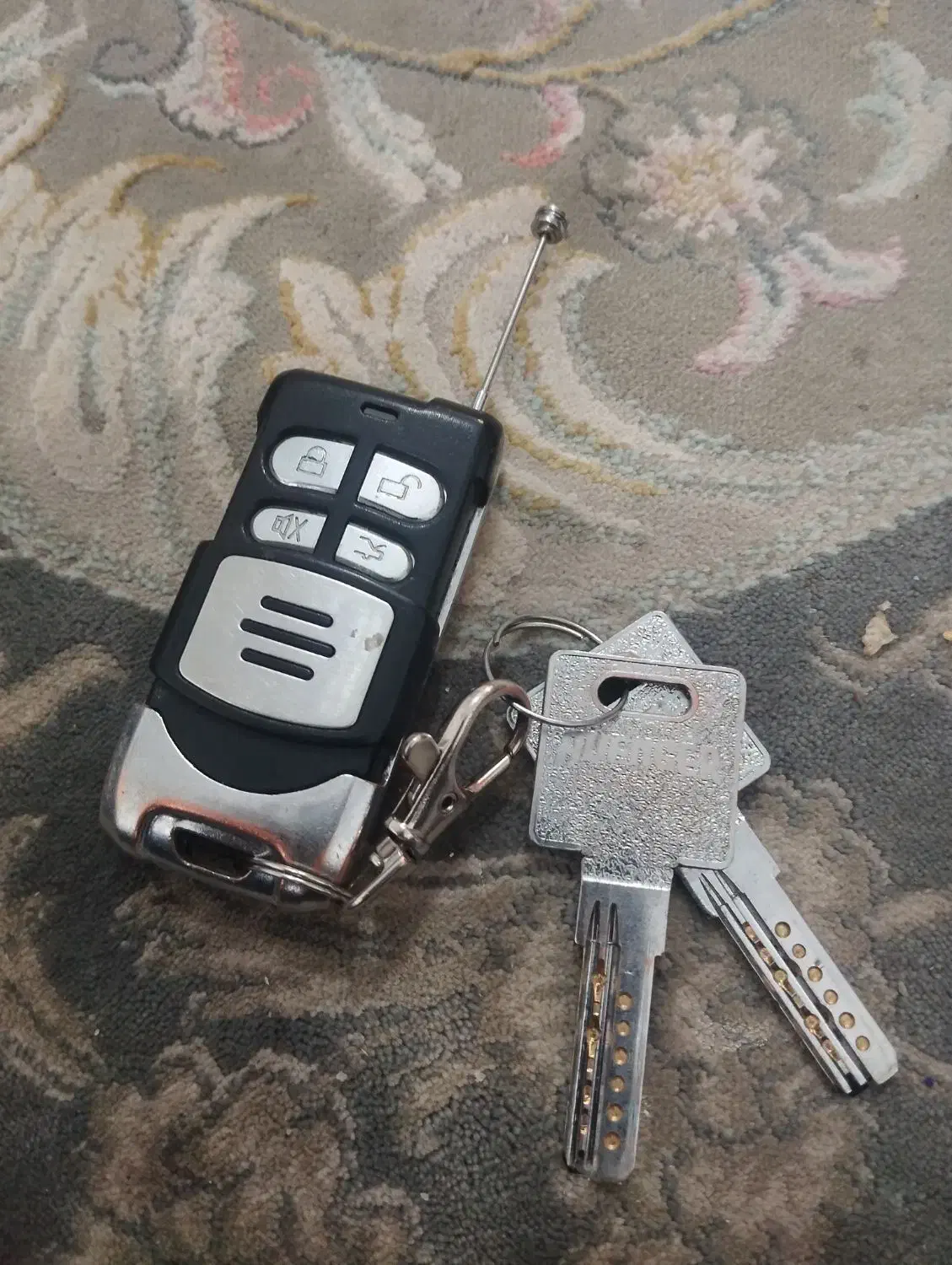 دزدگیر  ماشین پیدا شده|اشیا|قائن, |دیوار