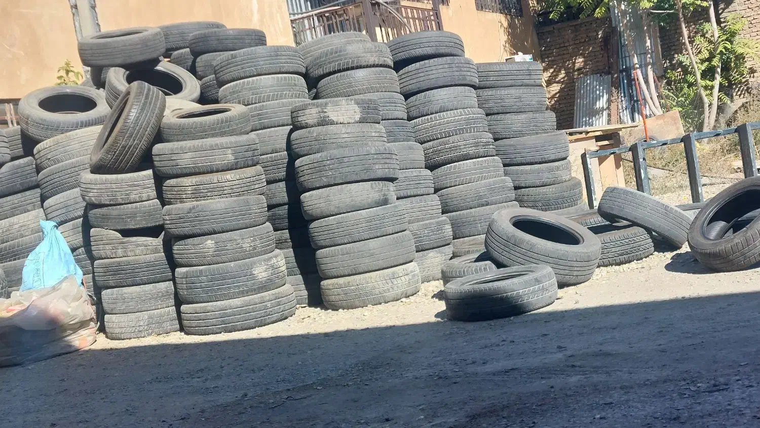 لاستیک کهنه|قطعات یدکی و لوازم جانبی|همدان, |دیوار