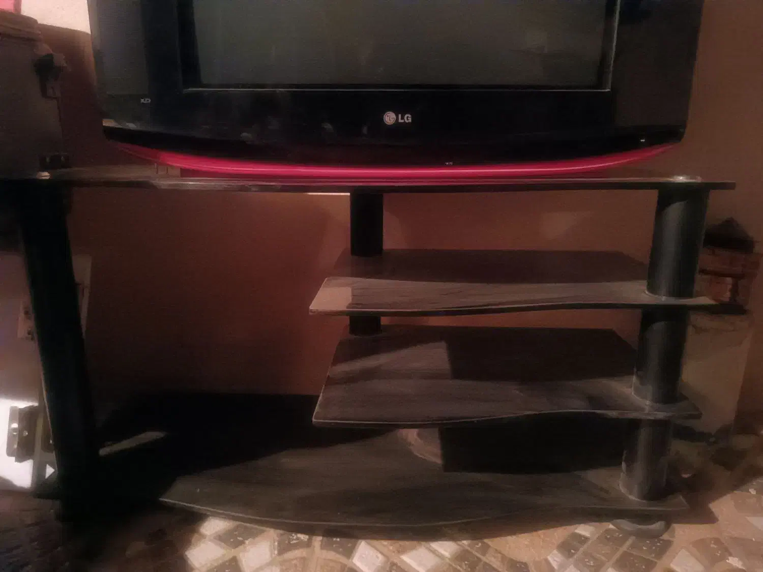 تلویزیون ال جی میز تلویزیون و دستگاه دیجیتال|تلویزیون و پروژکتور|همدان, |دیوار