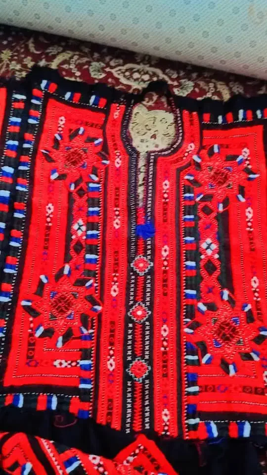 لباس بلوچی پلیواردولا میدوزم با آیینه چهارگوش|لباس|ایرانشهر, |دیوار