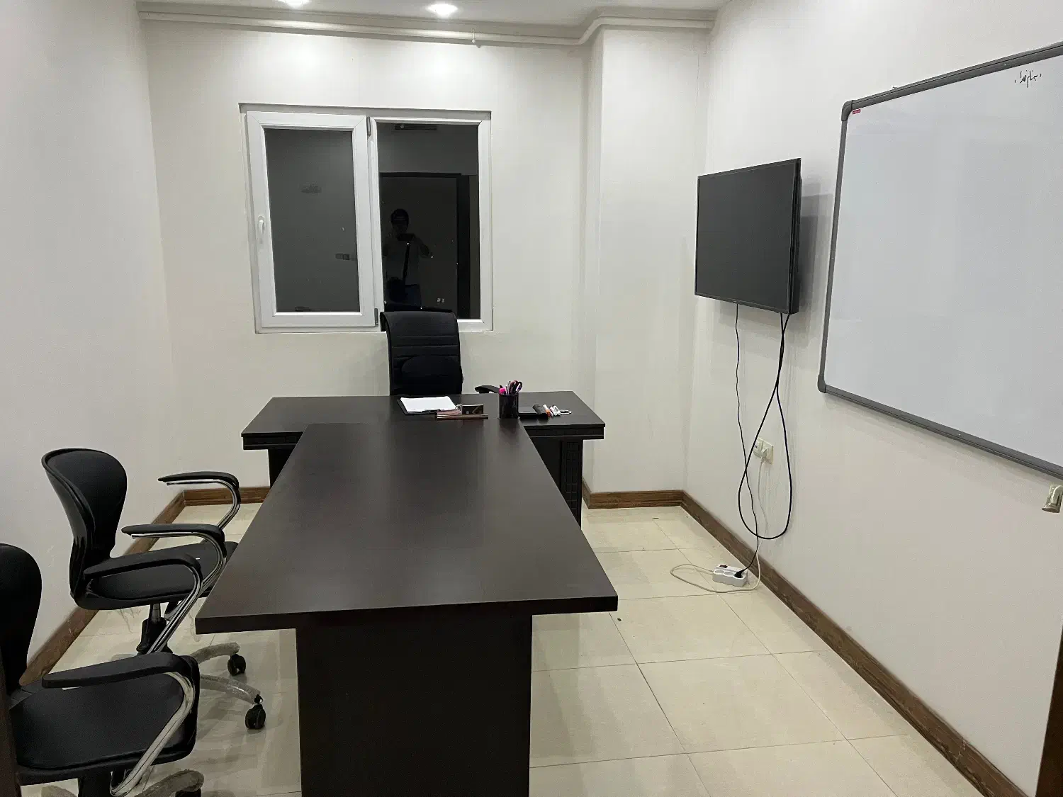 اجاره اتاق کار شیک برای تدریس و جلسه  (رشت)|اجارهٔ کوتاه‌مدت دفتر کار و فضای آموزشی|رشت, چمارسرا|دیوار