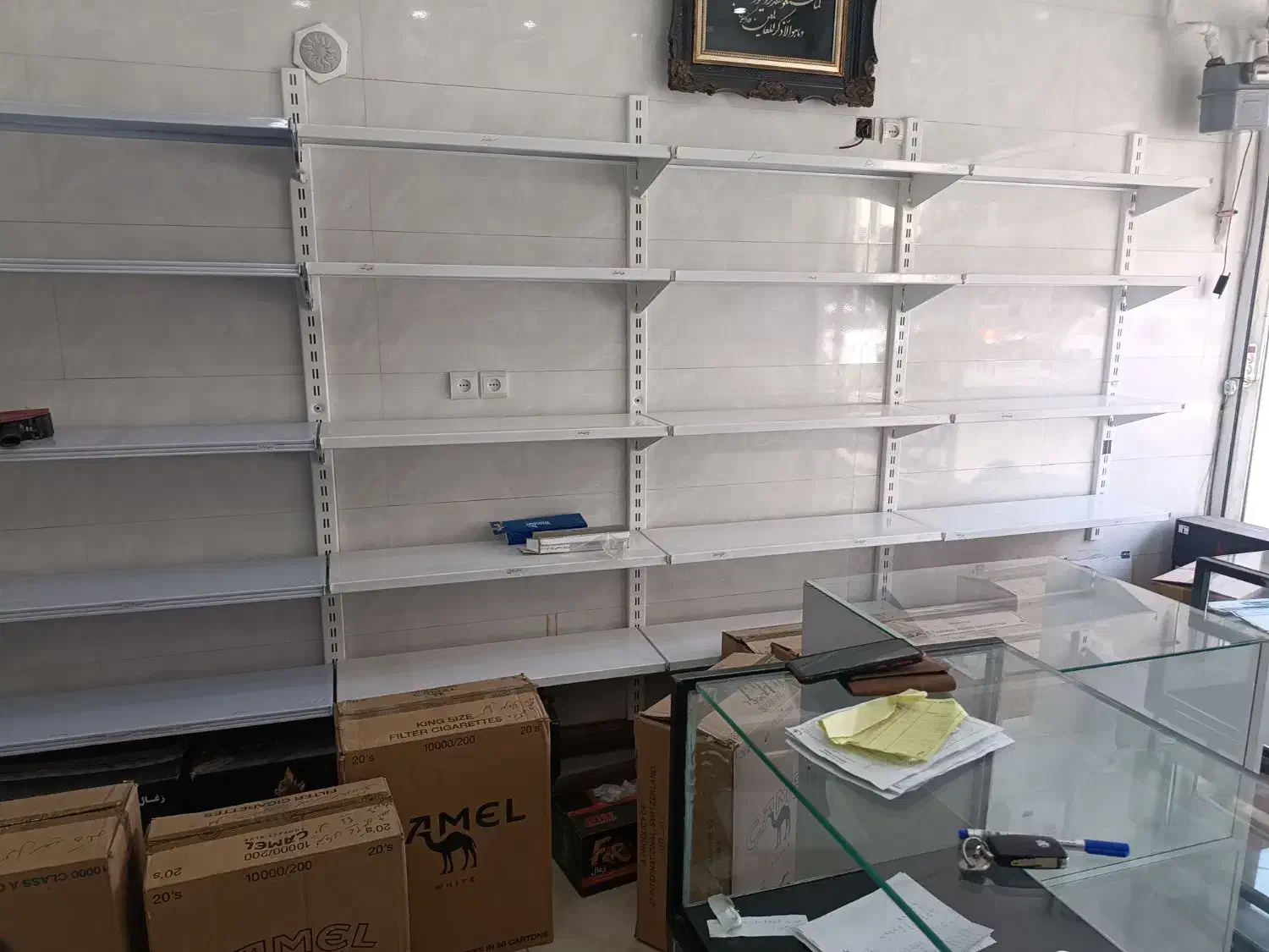 قفسه و پیشخوان ویترینی 1/5متری درحدنو|فروشگاه و مغازه|بهارستان, |دیوار