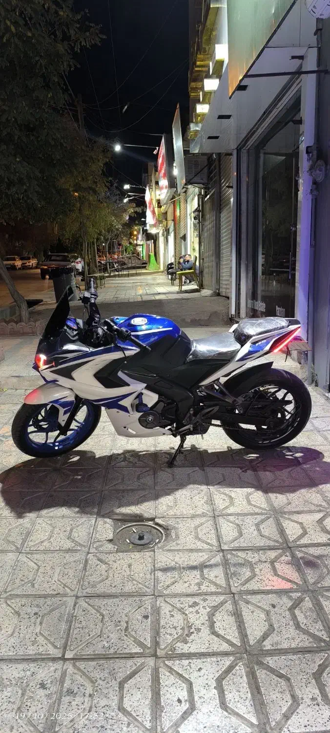 rs200|موتورسیکلت|مشهد, هفت تیر (آب و برق)|دیوار