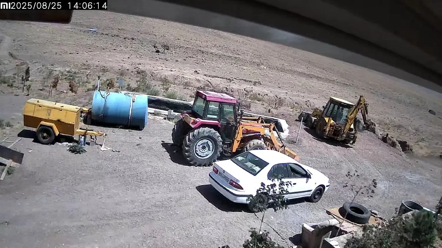 سه هکتارمزرعه باادوات کشاورزی تراکتورگریدرکمپرسور|فروش دفتر صنعتی، کشاورزی، تجاری|نائین, |دیوار