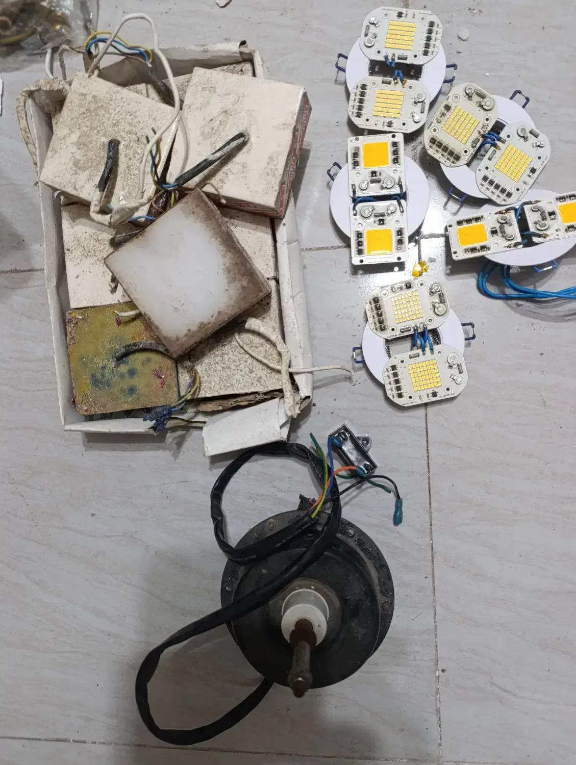 وسایل الکتریکی و خانه|لامپ و چراغ|خوی, |دیوار