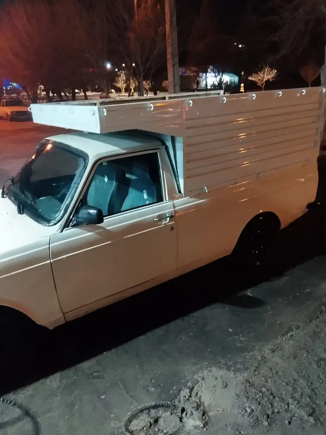 وانت پیکان|خودرو سواری و وانت|میانه, |دیوار