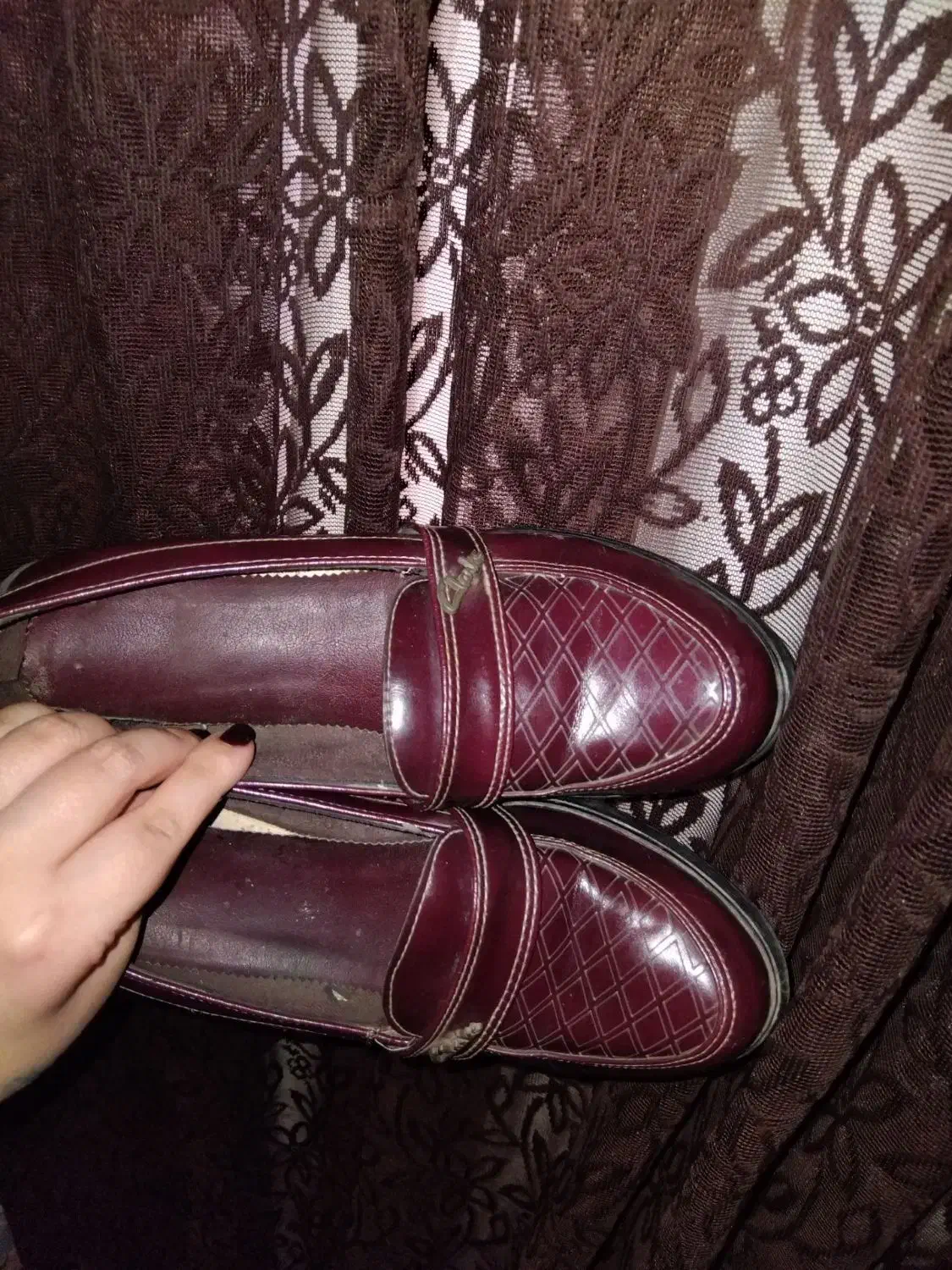 کفش|کیف، کفش، کمربند|رشت, رودباری|دیوار