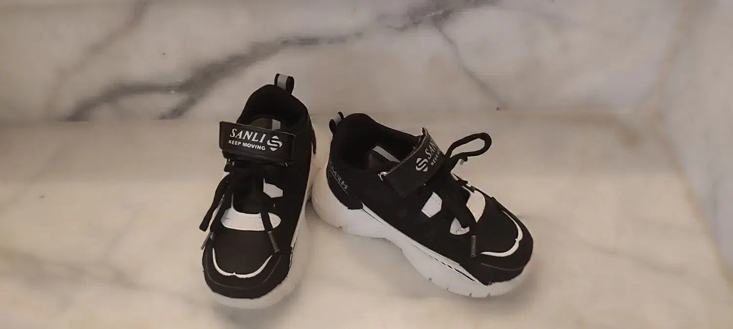 کفش اسپرت سایز ۲۸|کفش و لباس بچه|جهرم, |دیوار