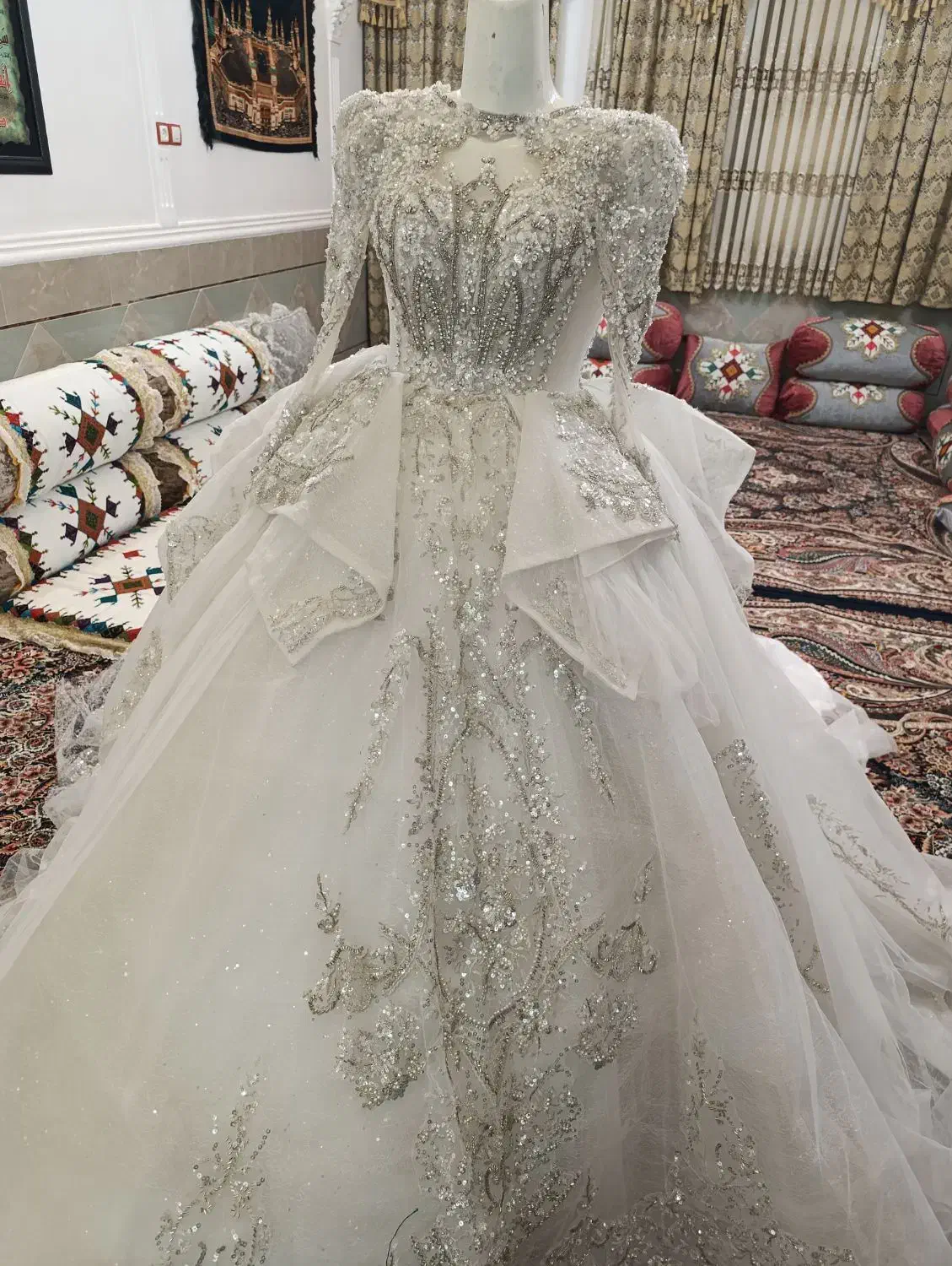 لباس عروس|لباس|خاش, |دیوار