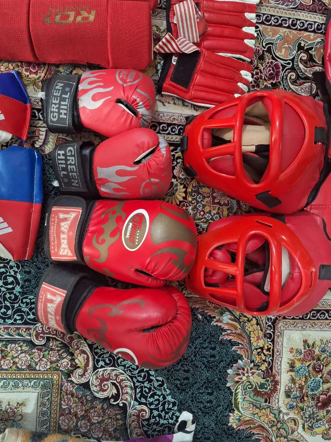 کیسه بوکس و دستکش بوکس و کلاه و زانو بند|تجهیزات ورزشی|تهران, چیتگر شمالی|دیوار