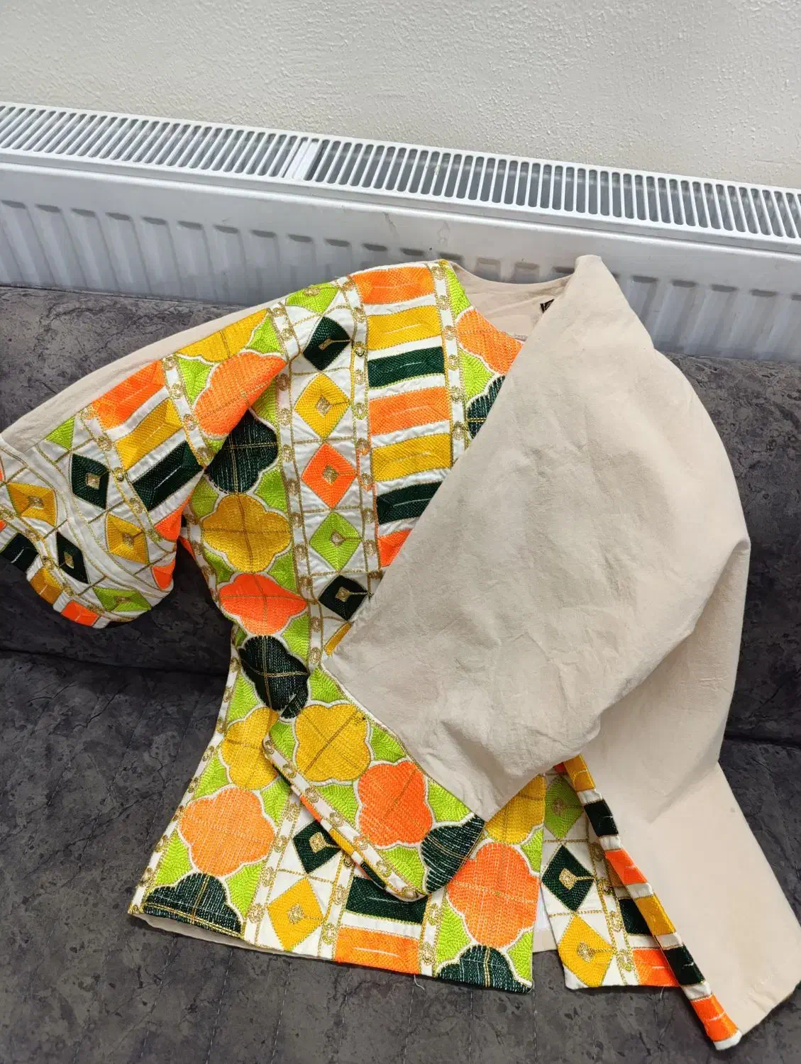 مانتو|لباس|شاهین‌شهر, عطار|دیوار