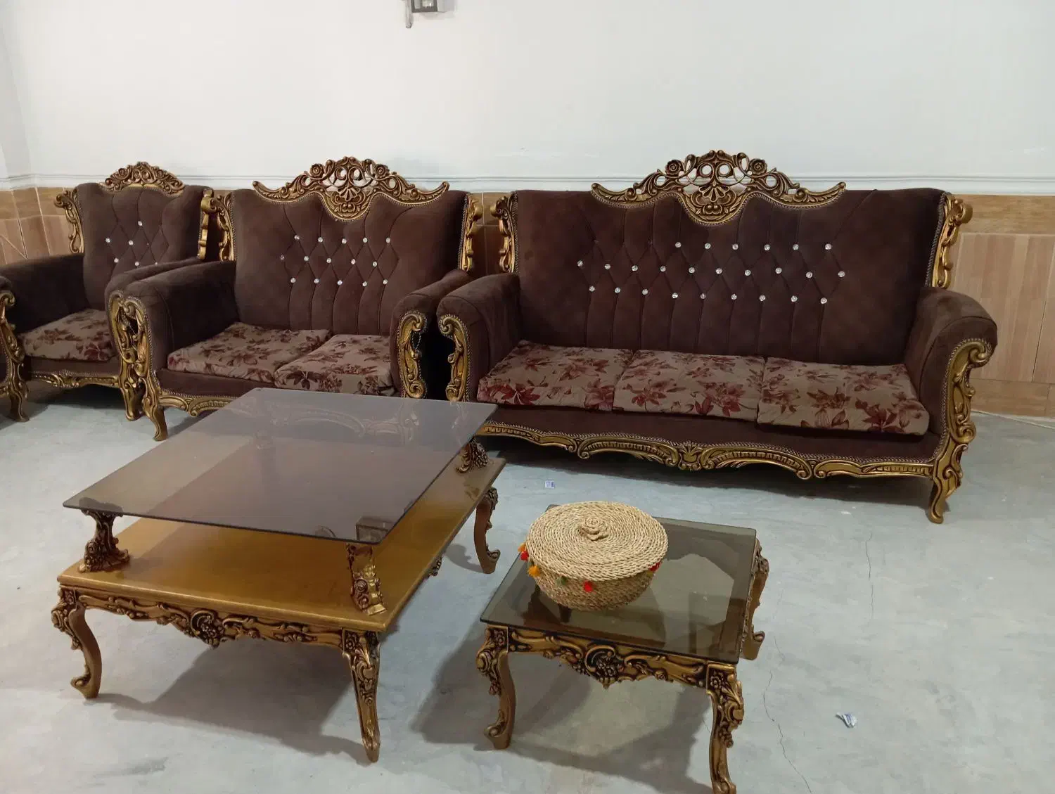 مبل ۹نفره به همراه ۳عدد میز عسلی|مبلمان خانگی و میز عسلی|کردکوی, |دیوار