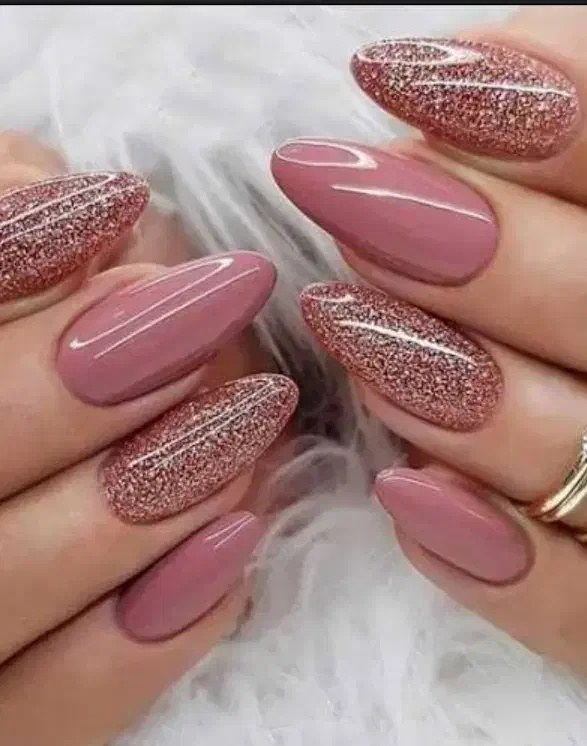 مدل کاشت ناخن|خدمات آرایشگری و زیبایی|بروجرد, |دیوار