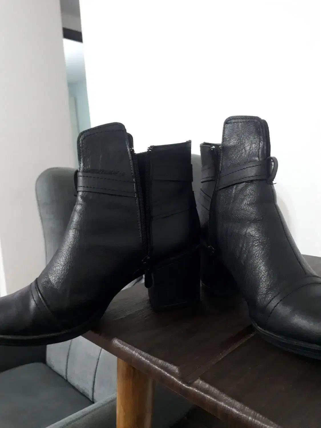 چکمه سایز۴۰،|کیف، کفش، کمربند|پرند, فاز ۶|دیوار