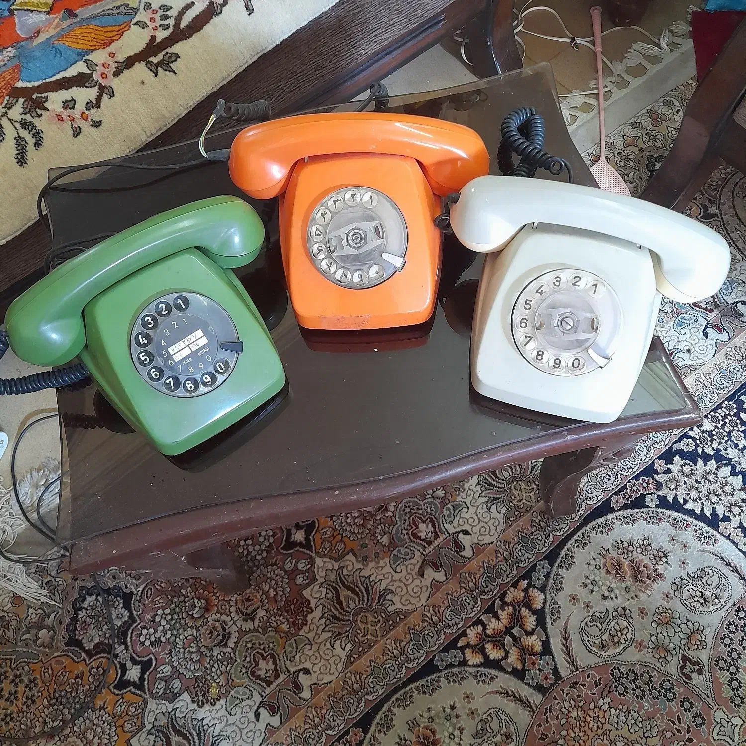 تلفن رنگی|کلکسیون اشیاء عتیقه|اصفهان, بهاران|دیوار