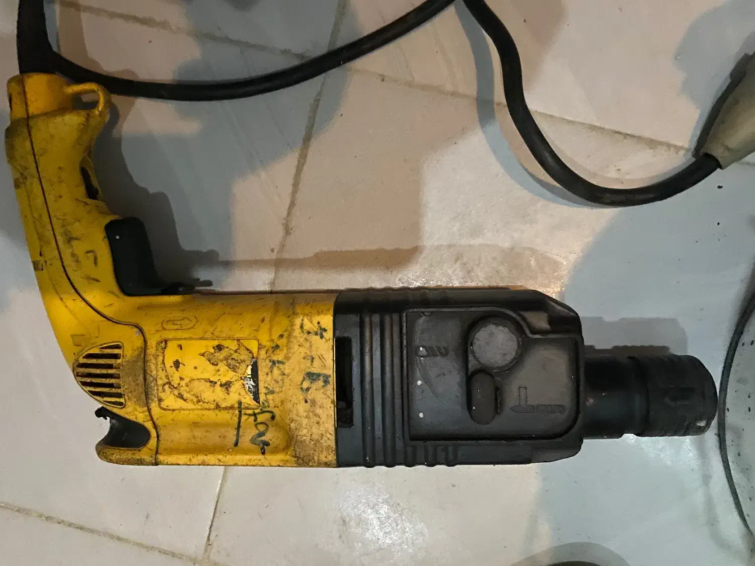 دریل چکشی و دریل انگشتی|ماشین‌آلات صنعتی|شیراز, زرهی|دیوار