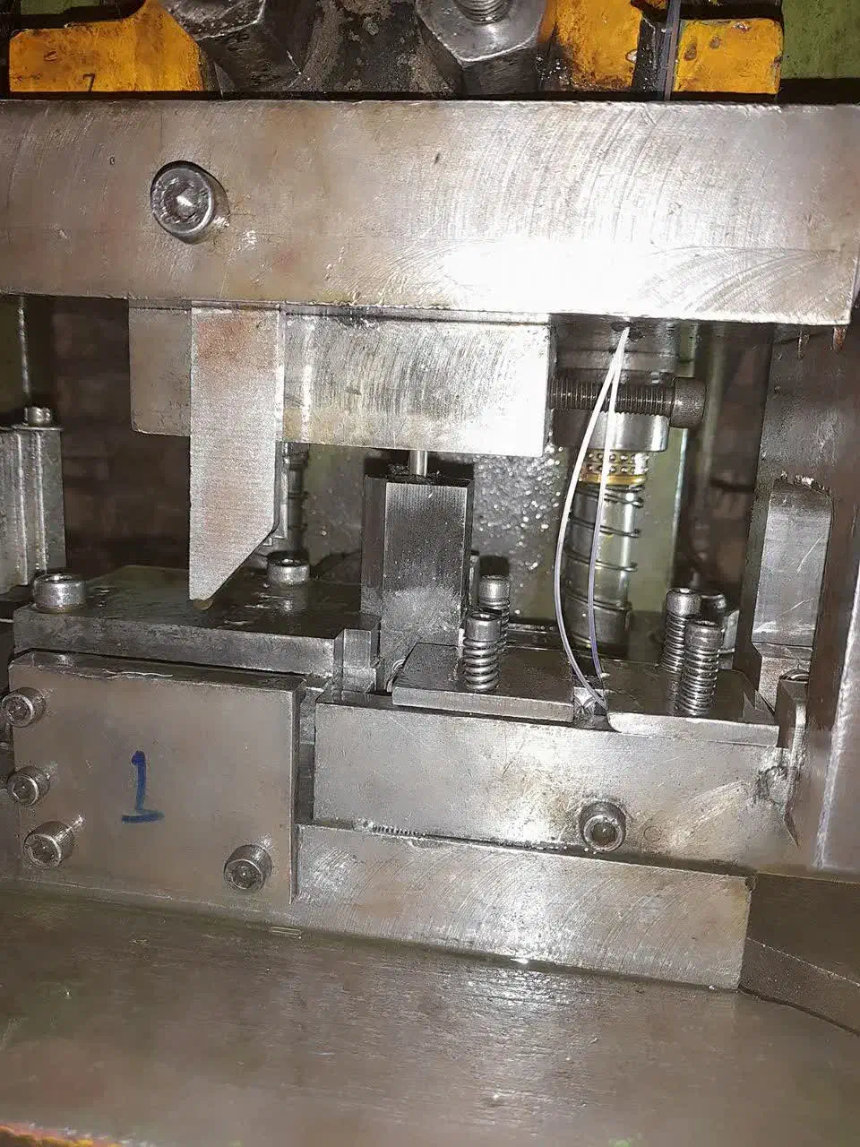 پرس ضربه ای دستگاه بست تشک خواب m66|ماشین‌آلات صنعتی|قم, امامزاده ابراهیم|دیوار