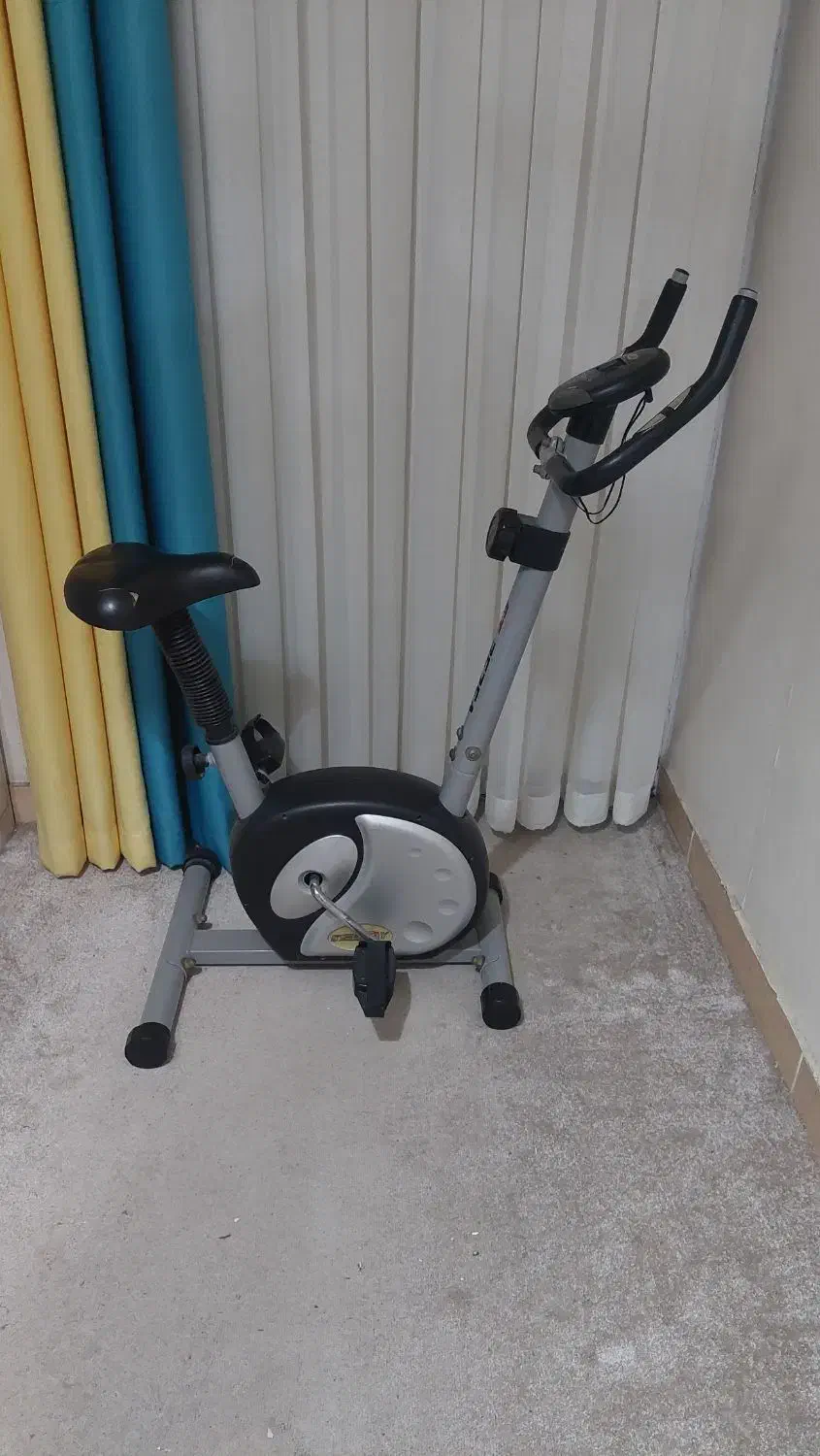 دوچرخه ثابت ورزشی|تجهیزات ورزشی|رشت, گلزاران|دیوار