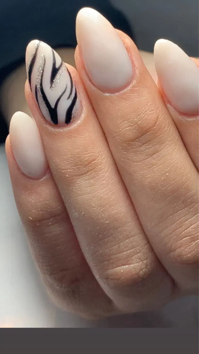 مدل ناخن میخوام نصف هزینه مواد فقط ۱۵۰فقط تادوهفته|خدمات آرایشگری و زیبایی|دورود, |دیوار