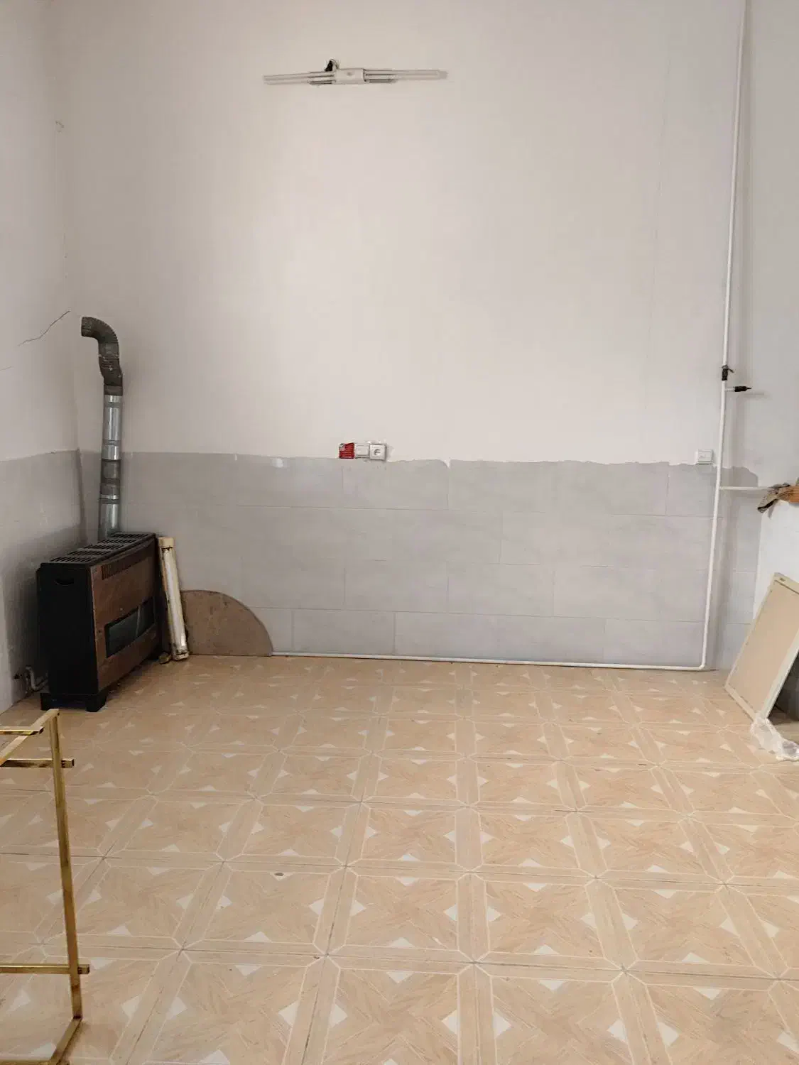 یک واحد ۳۰ متری در شهرک صادقیه ۲۰ متری ولیعصر|اجارهٔ مغازه و غرفه|اسلام‌شهر, مظفریه|دیوار