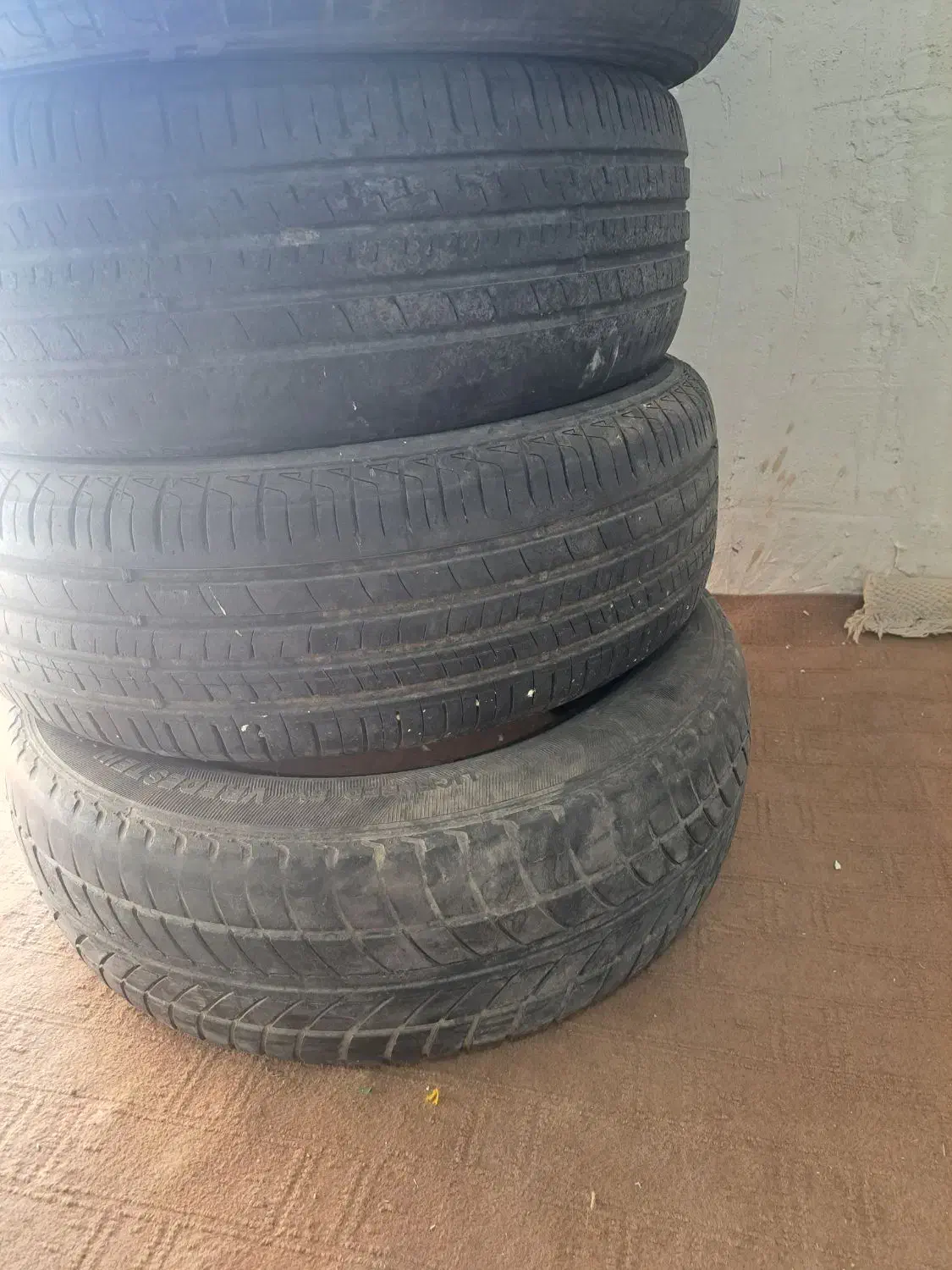 لاستیک پژو کار کرده ۲۰۵ در ۱۵|قطعات یدکی و لوازم جانبی|شیراز, شهرک ویلایی بهاران|دیوار