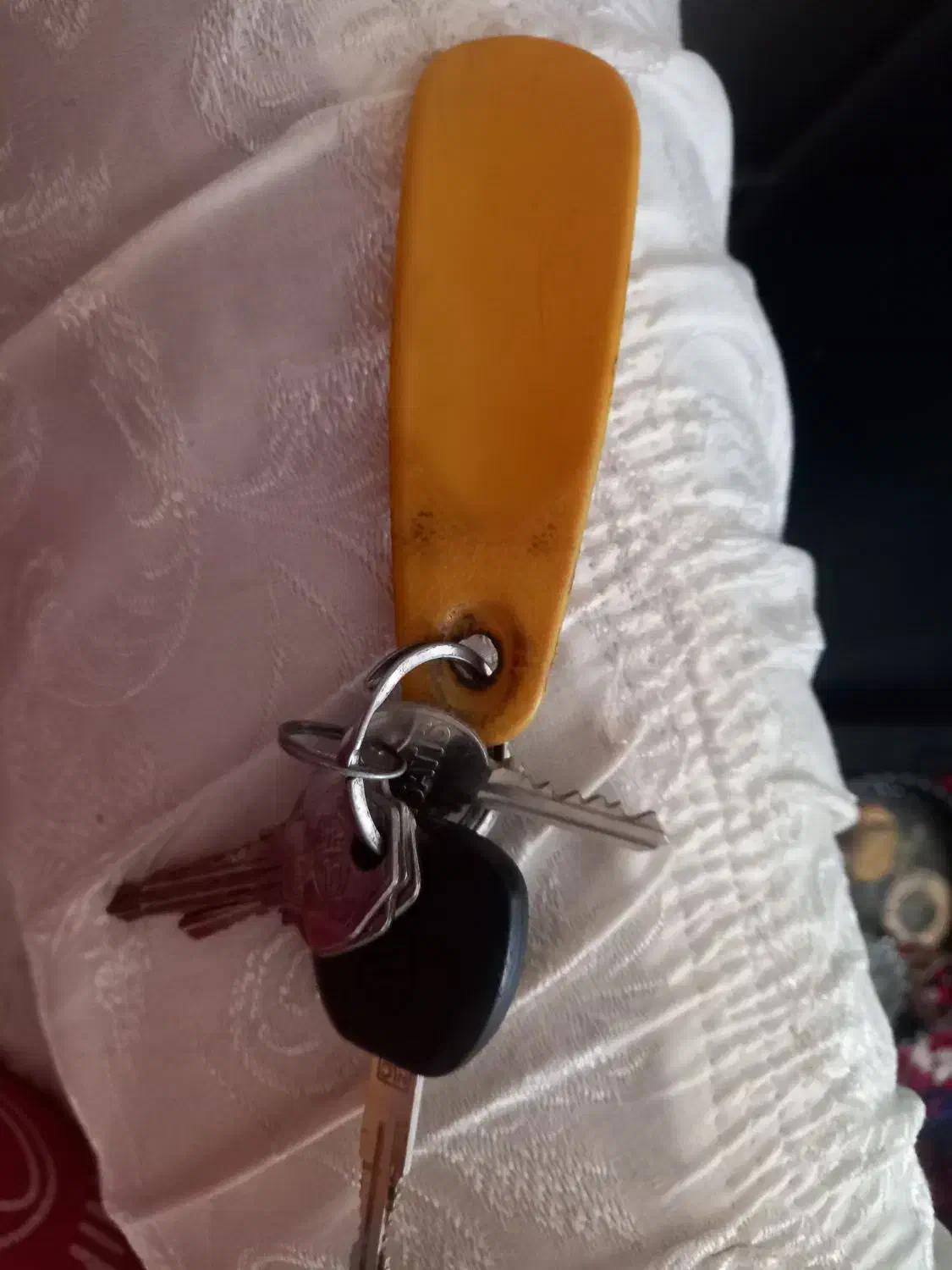 سوییچ پیدا شده|اشیا|اهر, |دیوار