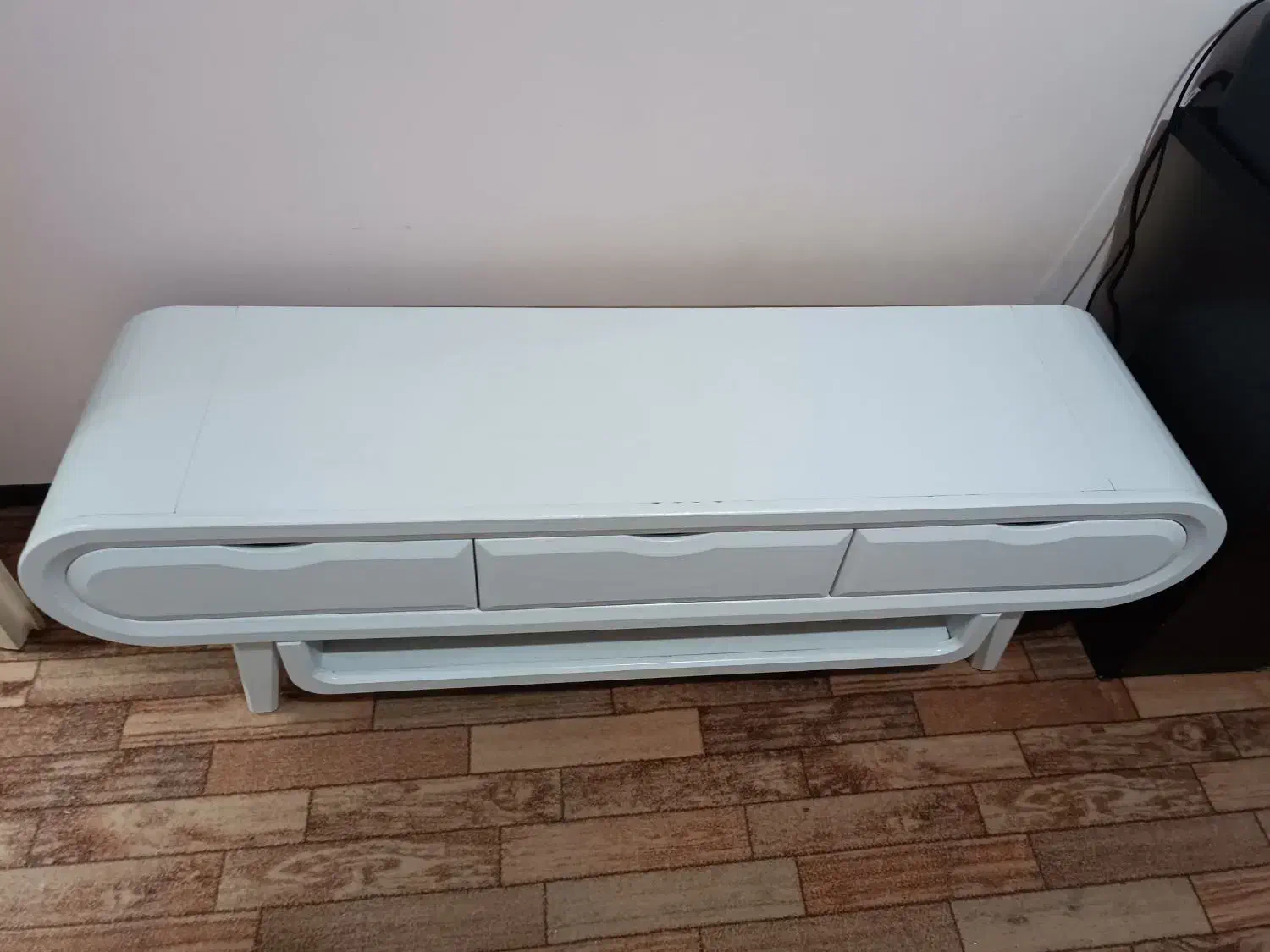 میزتی وی سفید|میز تلویزیون|بوشهر, |دیوار