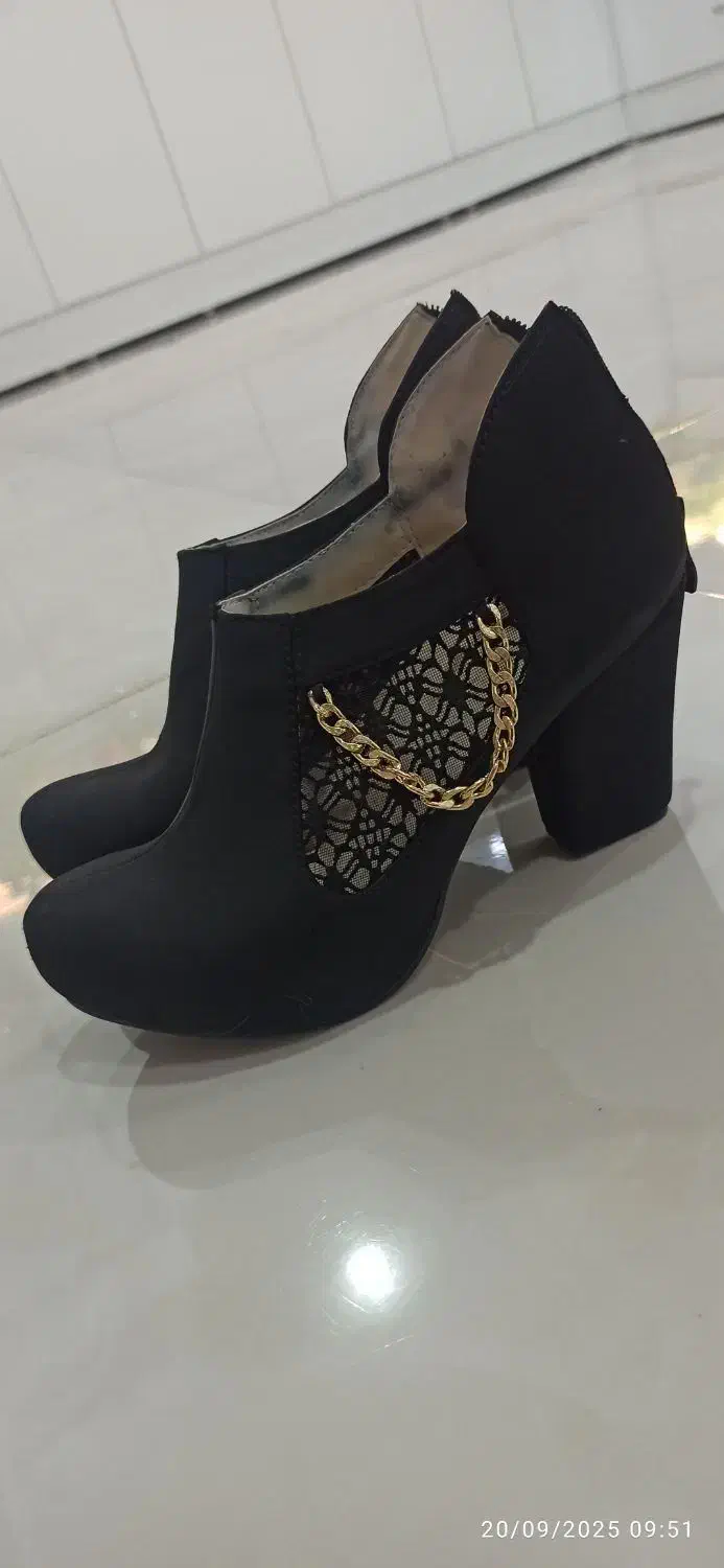 کفش مجلسی|کیف، کفش، کمربند|آبپخش, |دیوار