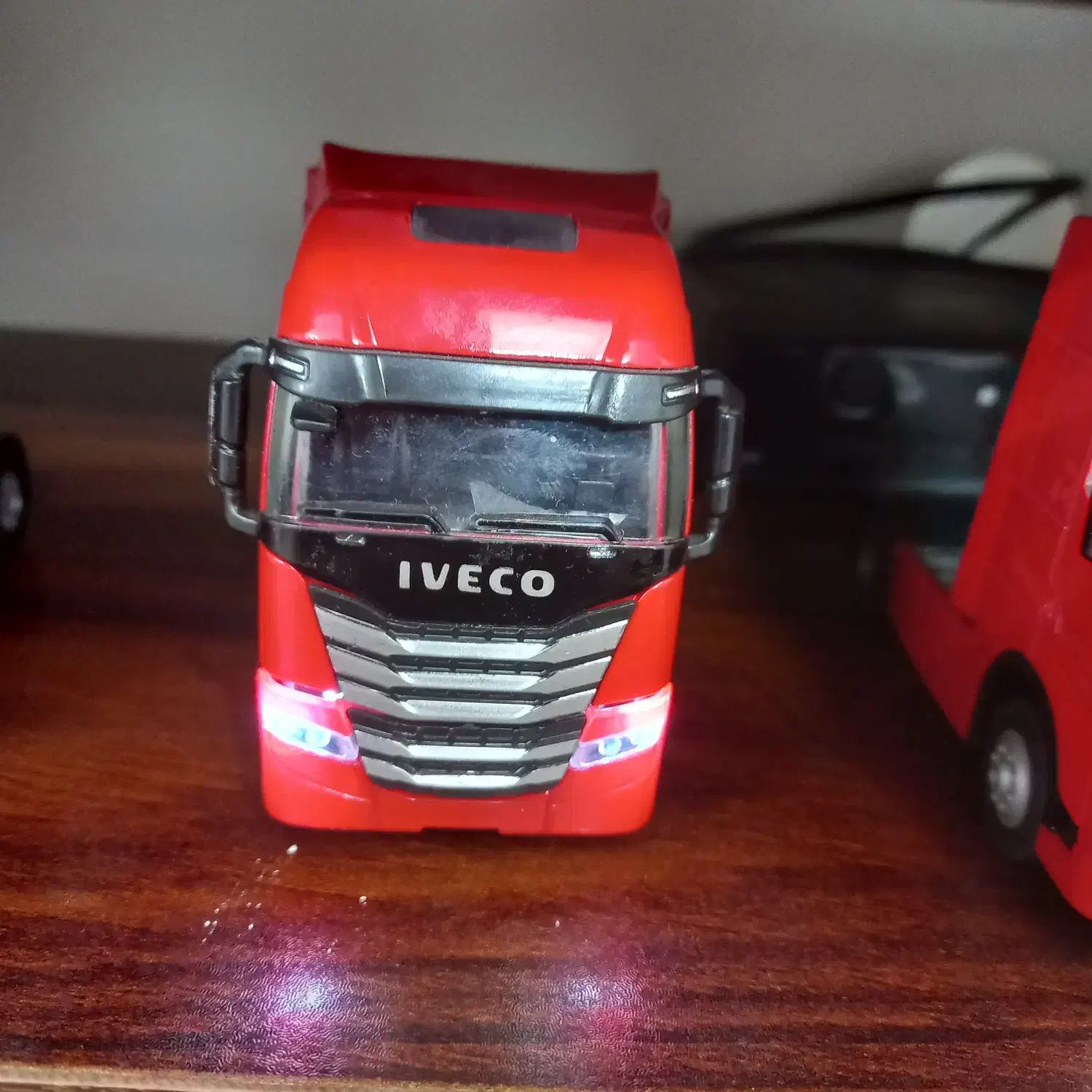 ماکت کامیون فلزی|کلکسیون اشیاء عتیقه|یزد, |دیوار