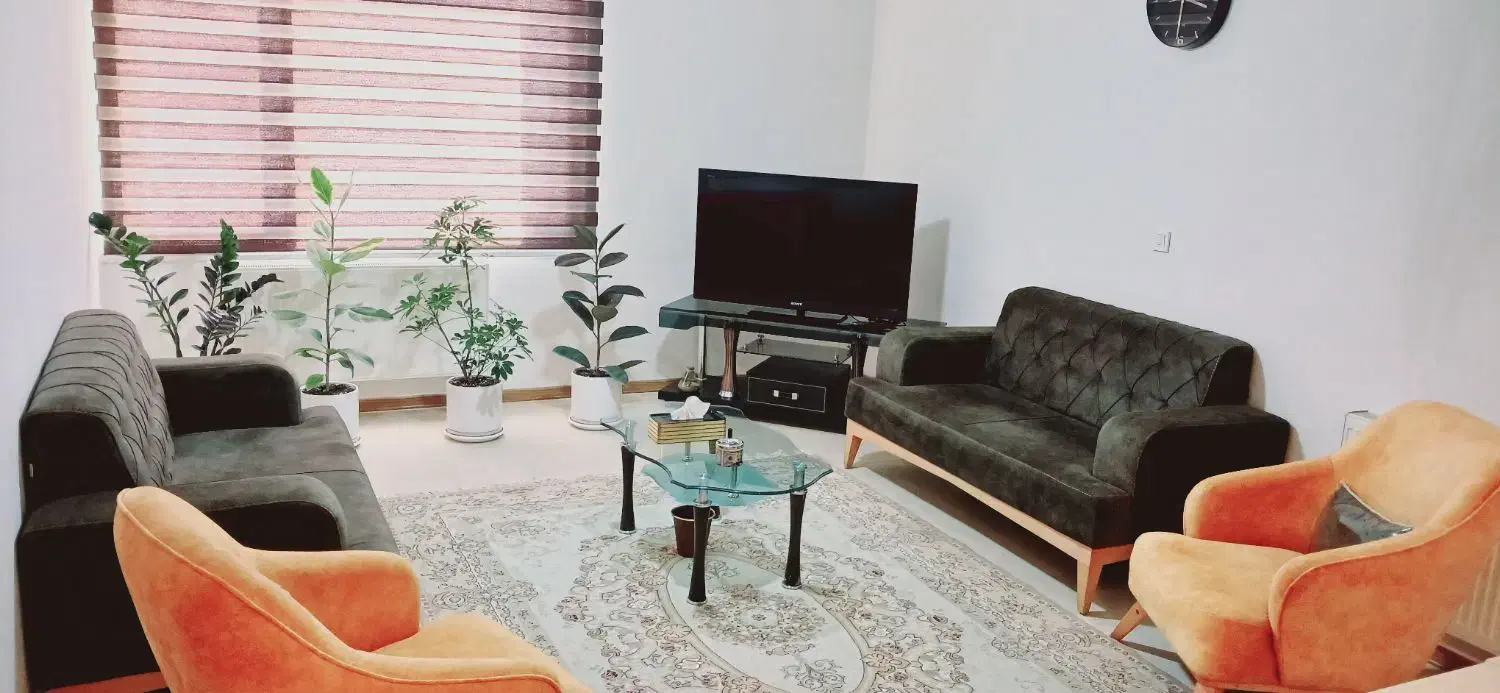 مبله در حد هتل صدرا|اجارهٔ کوتاه‌مدت آپارتمان و سوئیت|شیراز, شهرک گلستان|دیوار