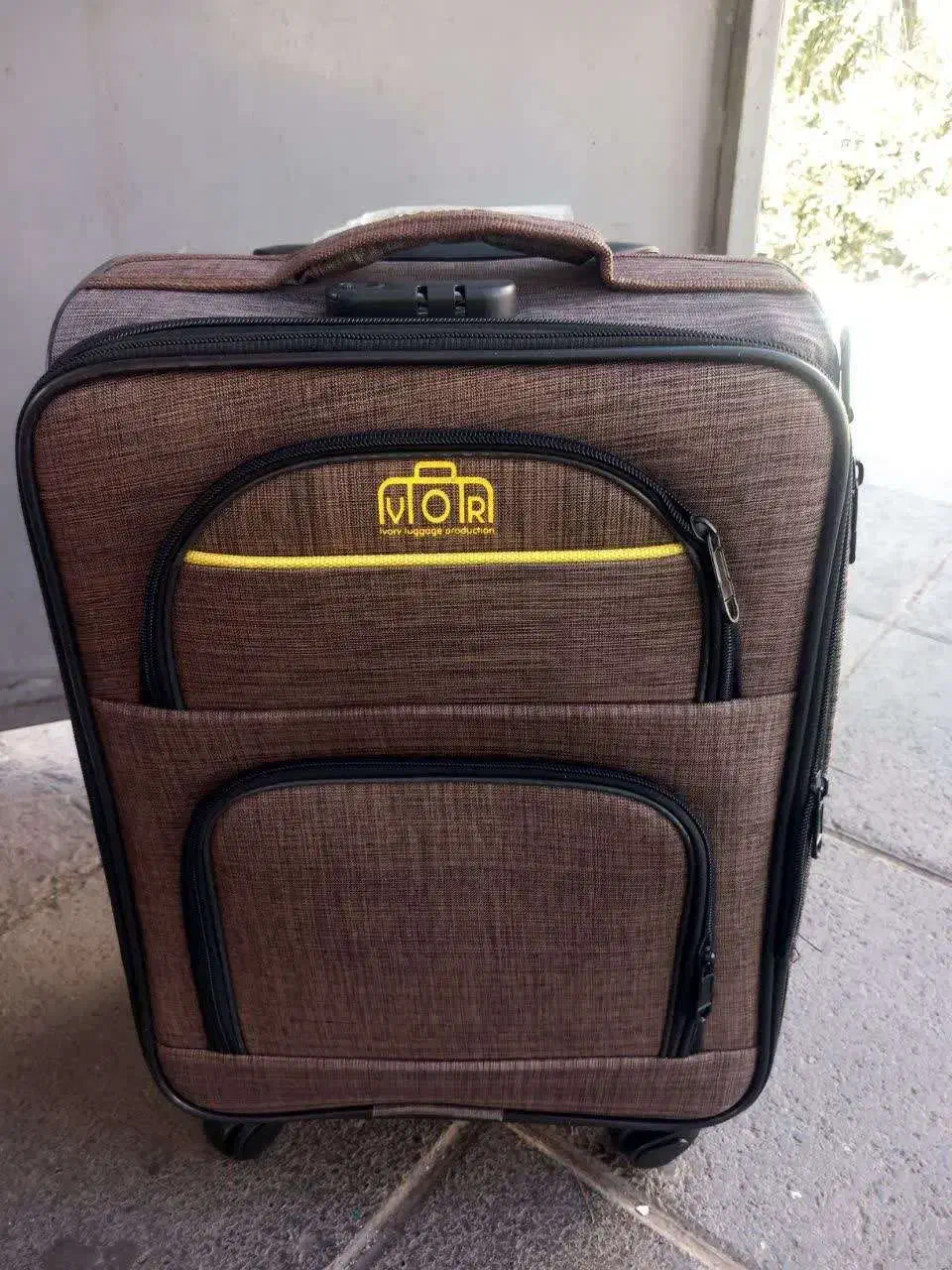 چمدان مسافرتی|کیف، کفش، کمربند|مشهد, تربیت (صدف)|دیوار