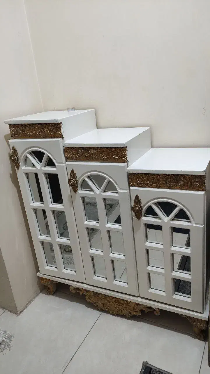 جاکفشی|جاکفشی، کمد، دراور|بومهن, |دیوار