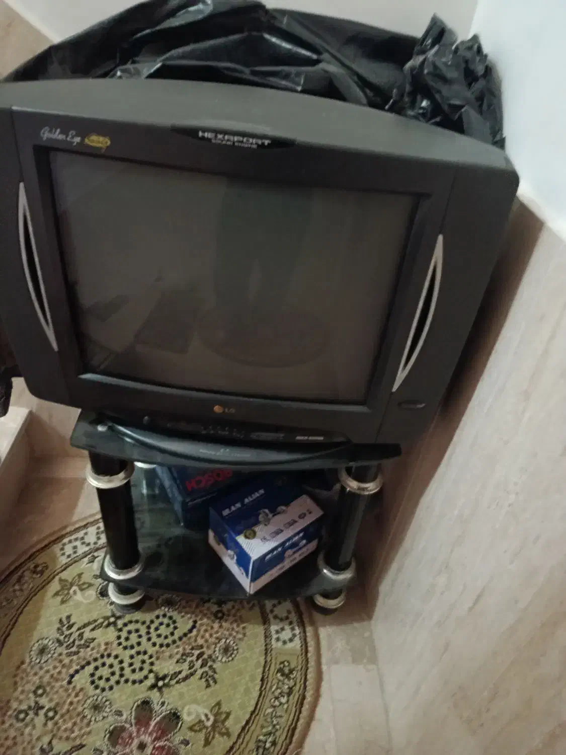 تلویزیون ۲۱ اینچ همراه با میز|تلویزیون و پروژکتور|سنندج, |دیوار