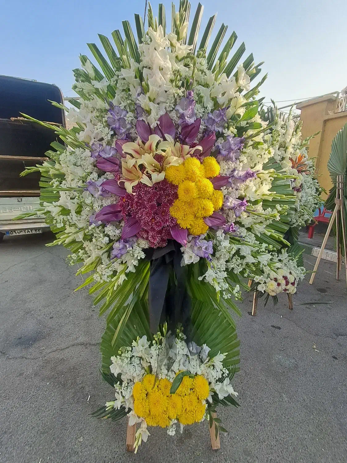 تاج گل ترحیم و افتتاحیه (نمایشگاه بین المللی)|گل و گیاه طبیعی|اسلام‌شهر, باغ فیض|دیوار