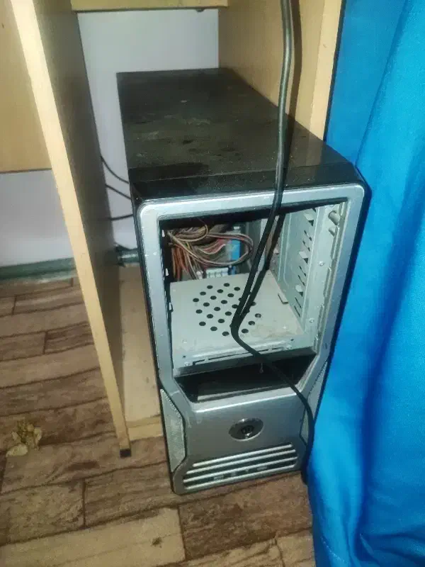 کیس کامپیوتر|رایانه رومیزی|آفتاب, |دیوار