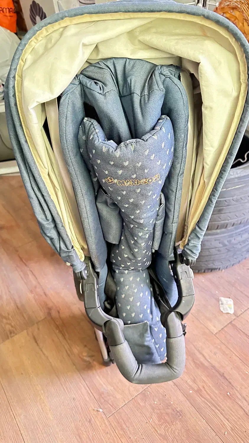 کالسکه مکسی کوزی و صندلی غذا|کالسکه و لوازم جانبی|تهران, ده‌ونک|دیوار