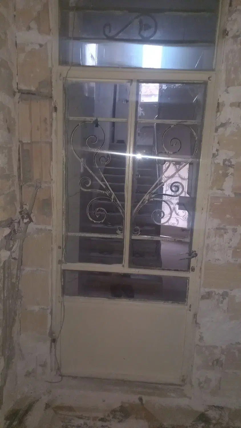 در پنجره اهنی|مصالح و تجهیزات ساختمان|هشتگرد, شهرک راه آهن|دیوار