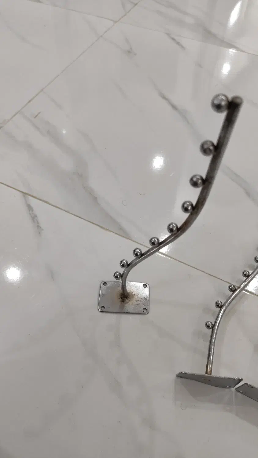 رگال جالباسی|بندرخت و رخت‌آویز|اهواز, شهرک دانشگاه|دیوار