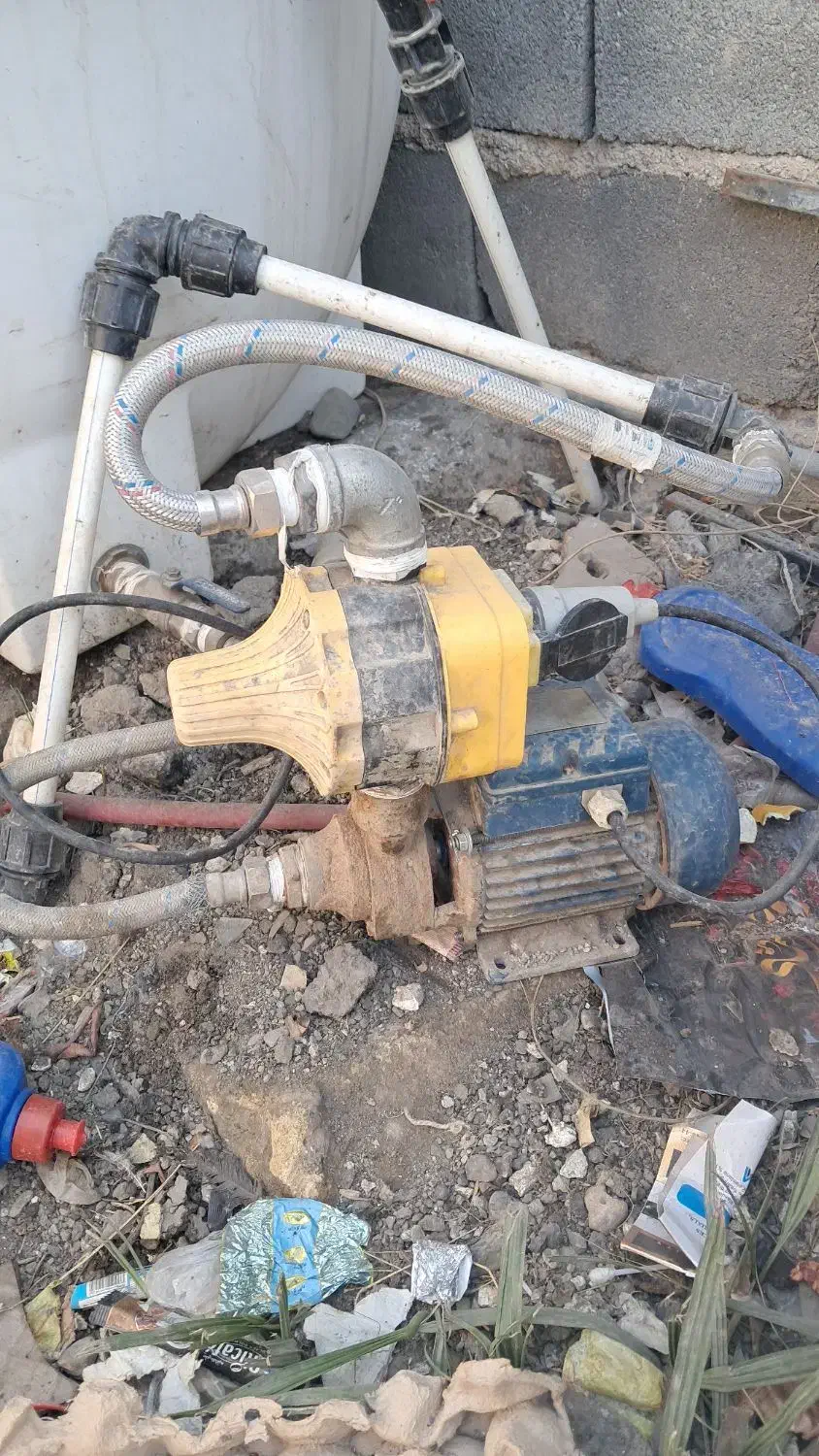 پمپ آب نیم اسب و منبع آب 1000 لیتری|مصالح و تجهیزات ساختمان|شریفآباد, |دیوار