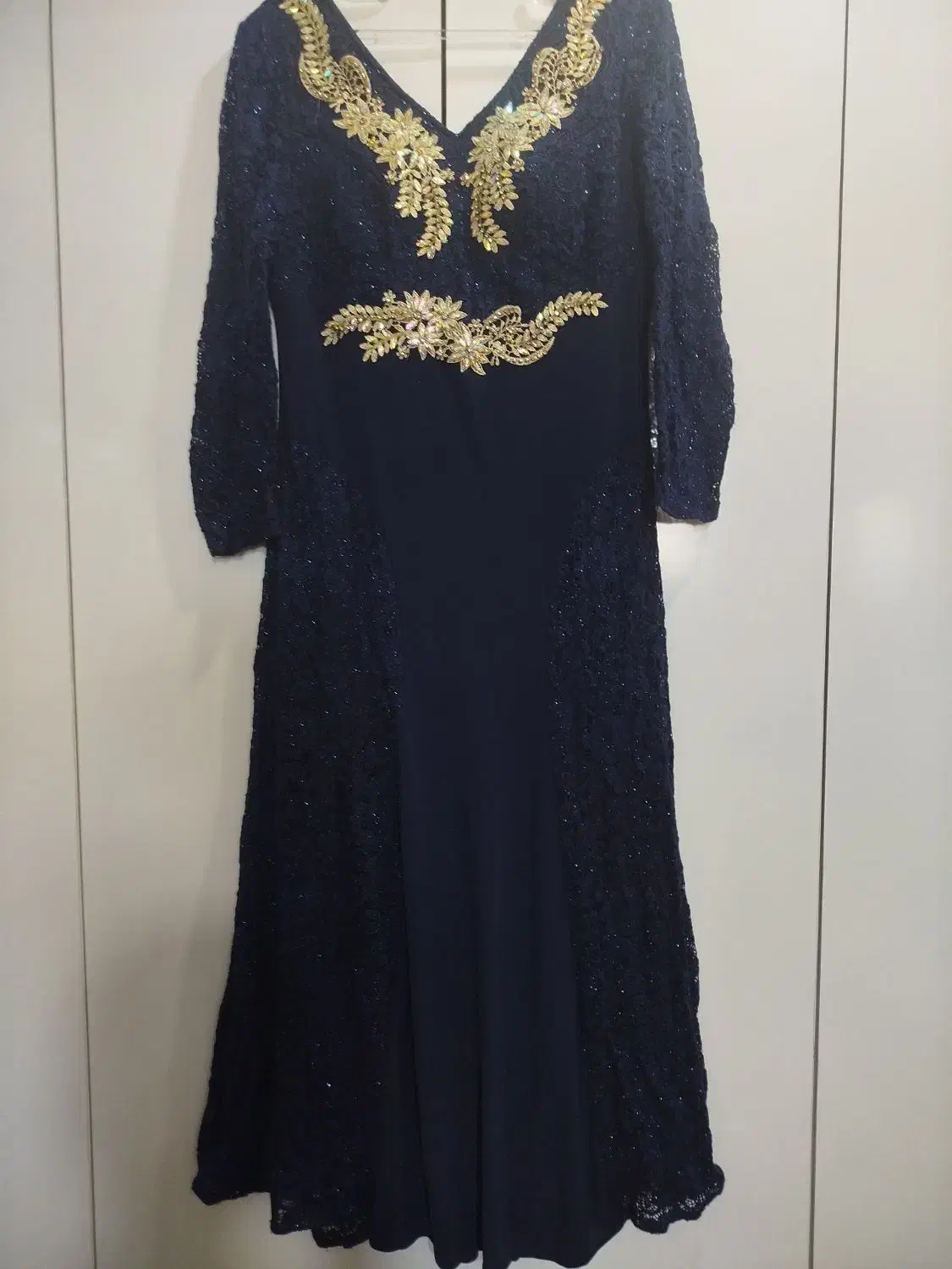 لباس مجلسی|لباس|کلاله, |دیوار