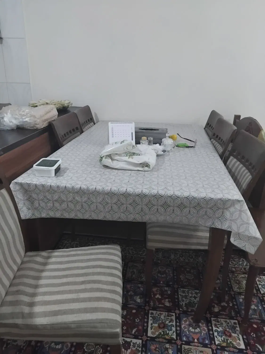 میز غذاخوری شش نفره|میز و صندلی غذاخوری|پرند, فاز ۵|دیوار