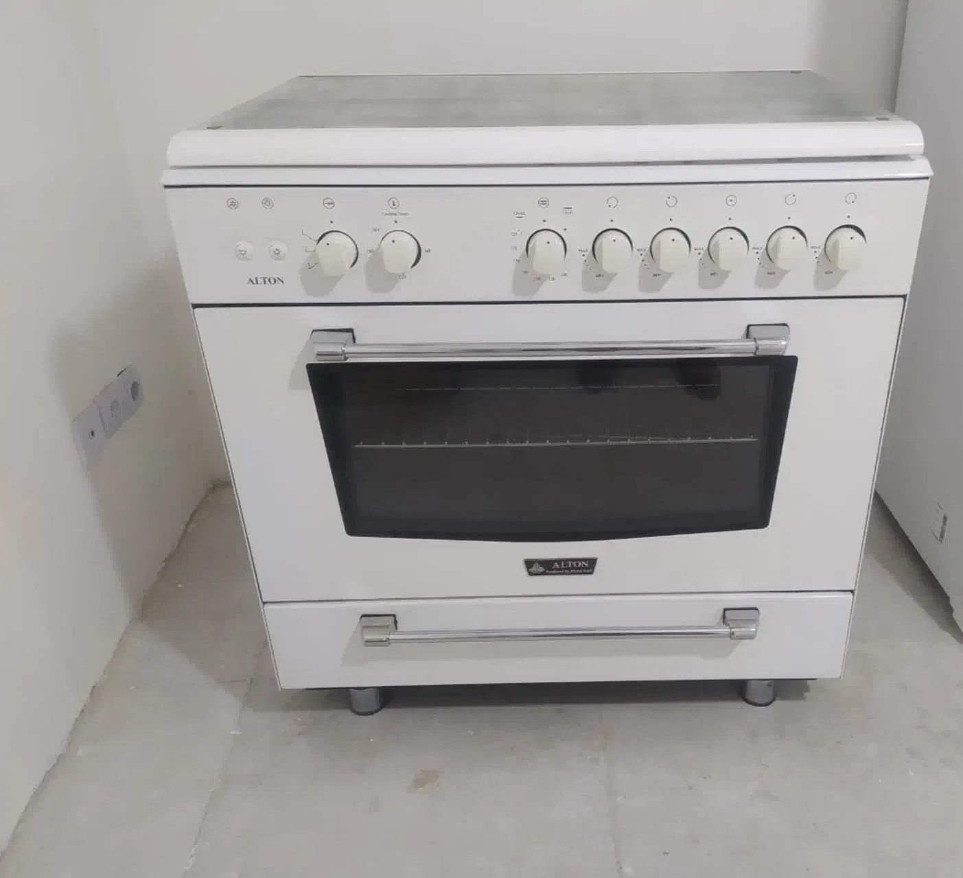 اجاق گاز فر دار و جوجه گردان آلتون درحد آک آک|اجاق گاز و لوازم برقی پخت‌وپز|خرم‌آباد, |دیوار