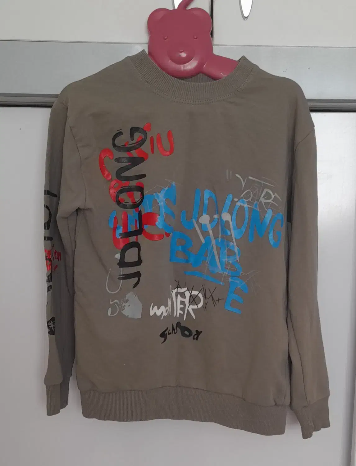 لباس دست دوم در حد نو زنانه لباس وسوئشرت وکفش بچه|لباس|فلاورجان, |دیوار