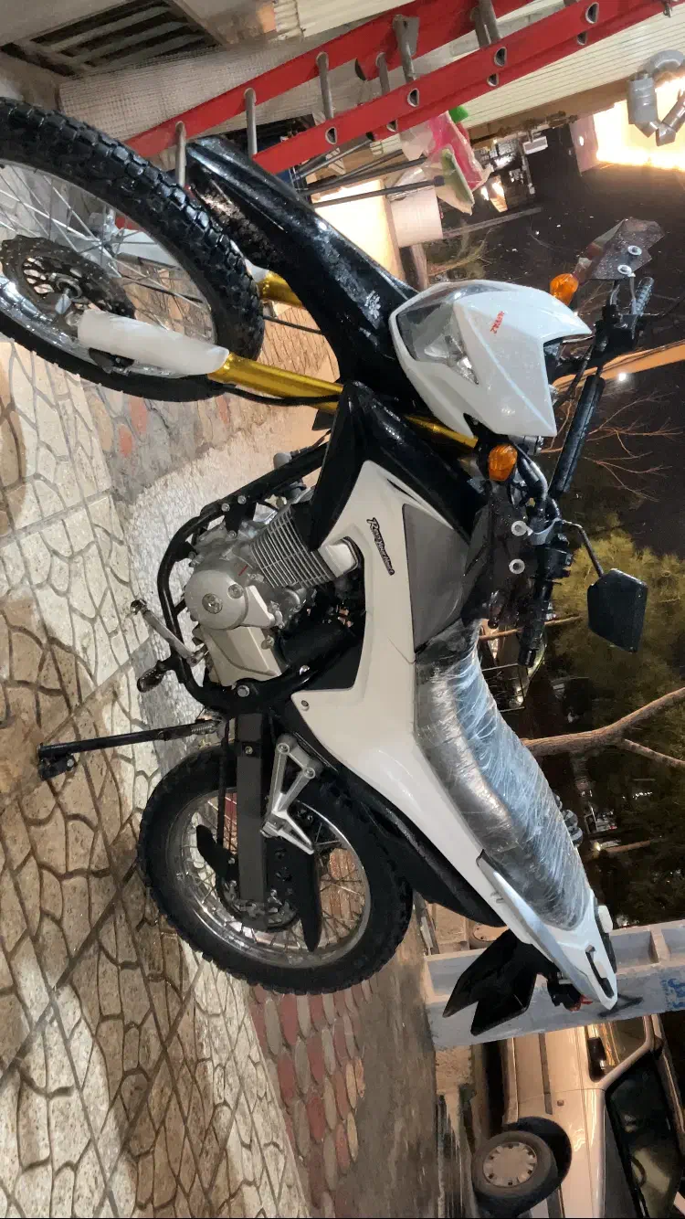 تریل پرواز ۲۰۰|موتورسیکلت|قم, زنبیل آباد|دیوار